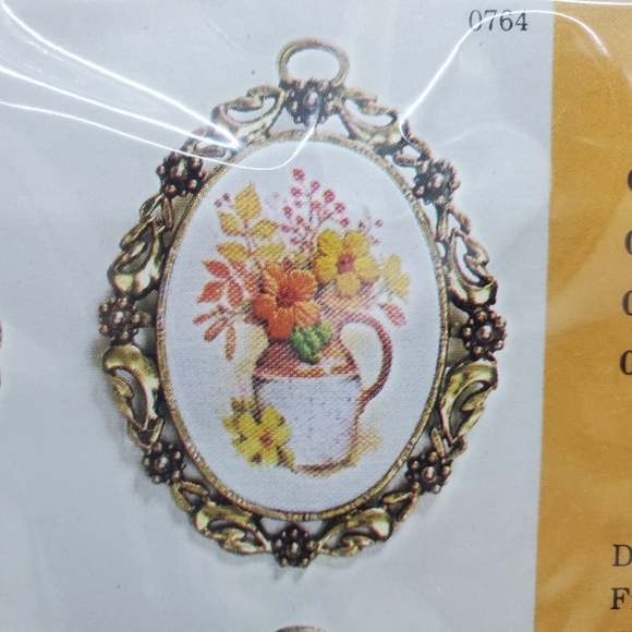 Vintage New NIP Creative Circle Daisies Stitchery Embroidery Kit Bob Shafor 0764 - Picture 3 of 5